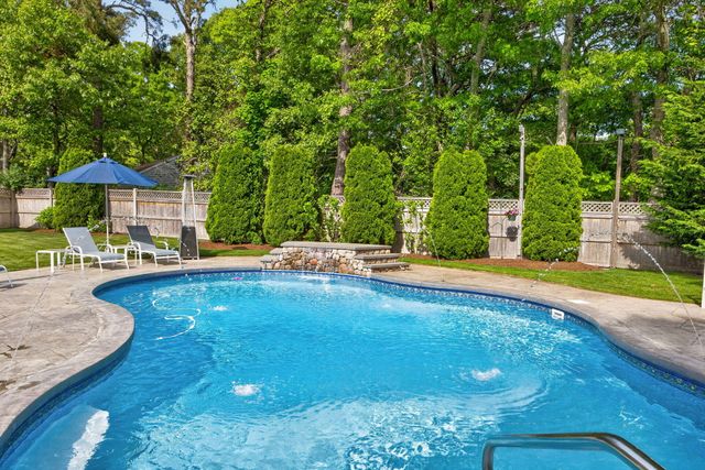 9 Bakers Pond Road, East Dennis, MA 02641