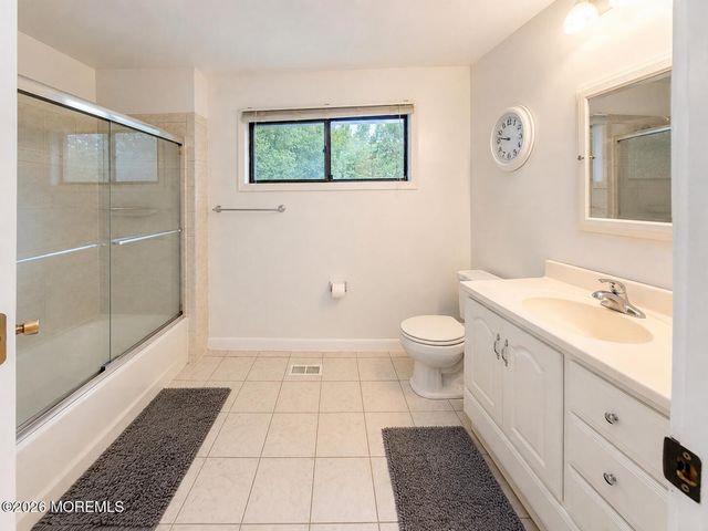 72 Lenape Trail, Tinton Falls, NJ 07724