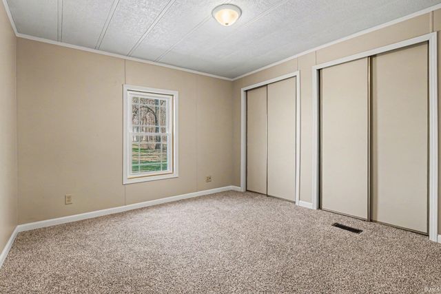 14284 US 6 Highway, Syracuse, IN 46567