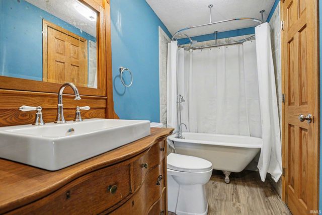 14284 US 6 Highway, Syracuse, IN 46567