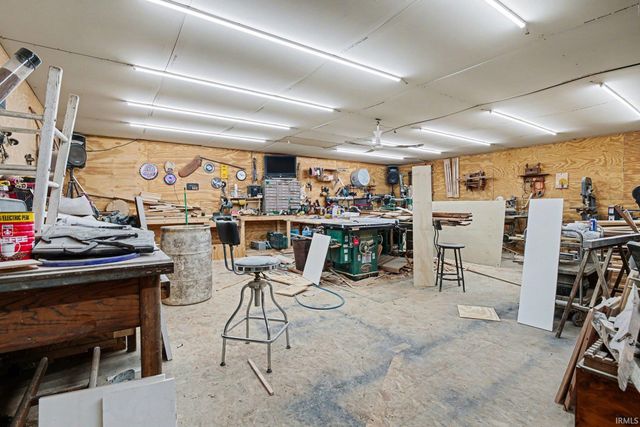 14284 US 6 Highway, Syracuse, IN 46567