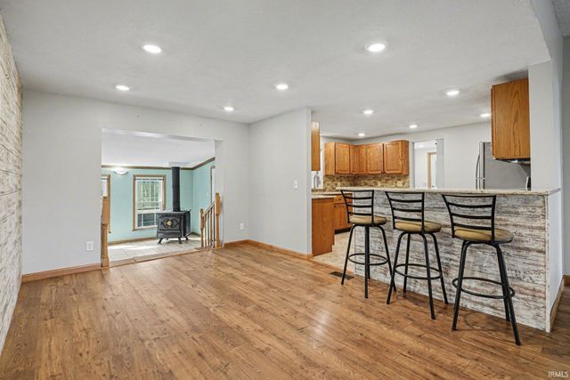 14284 US 6 Highway, Syracuse, IN 46567