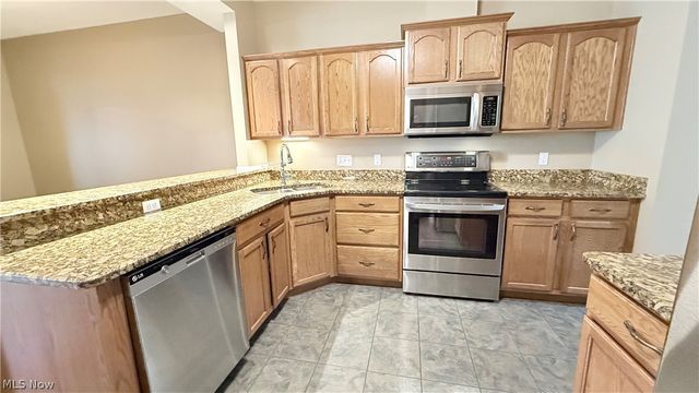 28 Hunters Woods Boulevard B, Canfield, OH 44406