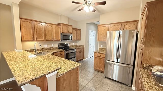 28 Hunters Woods Boulevard B, Canfield, OH 44406