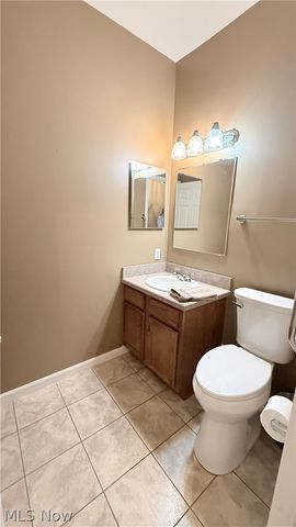 28 Hunters Woods Boulevard B, Canfield, OH 44406