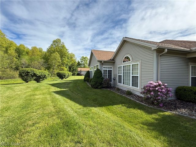 28 Hunters Woods Boulevard B, Canfield, OH 44406