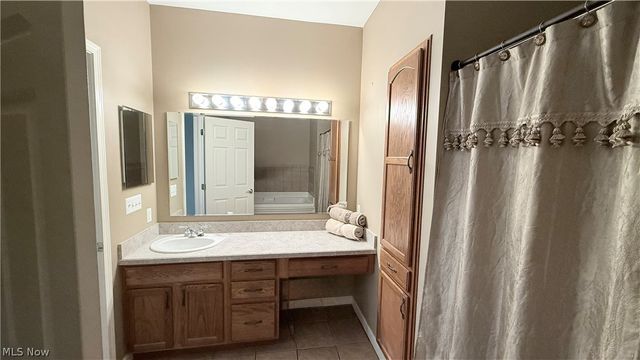 28 Hunters Woods Boulevard B, Canfield, OH 44406