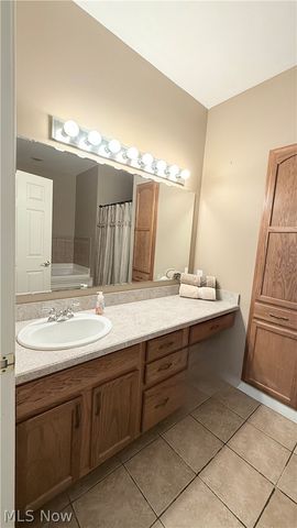 28 Hunters Woods Boulevard B, Canfield, OH 44406