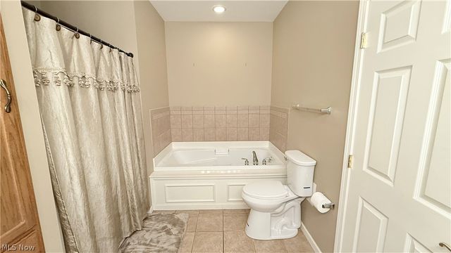 28 Hunters Woods Boulevard B, Canfield, OH 44406