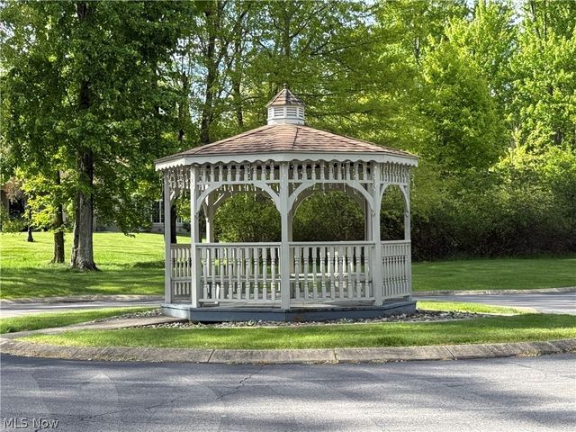 28 Hunters Woods Boulevard B, Canfield, OH 44406
