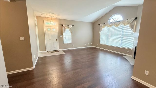 28 Hunters Woods Boulevard B, Canfield, OH 44406