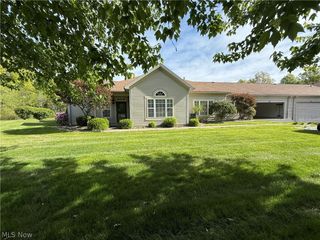 28 Hunters Woods Boulevard B, Canfield, OH 44406