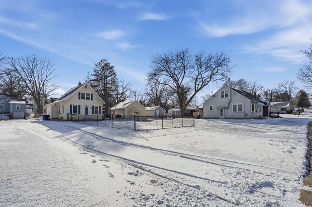 814 E Mitchell Avenue, Waterloo, IA 50702