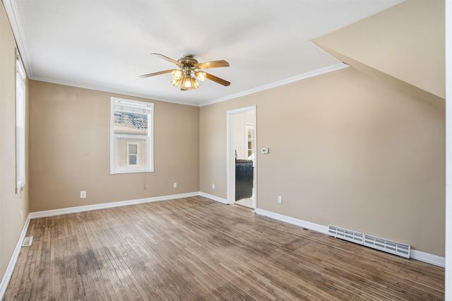 814 E Mitchell Avenue, Waterloo, IA 50702