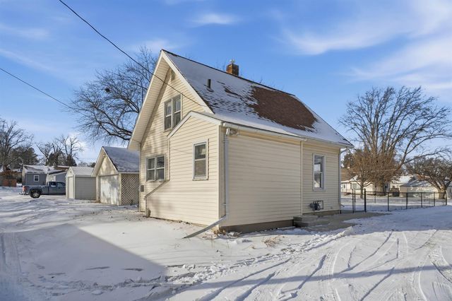 814 E Mitchell Avenue, Waterloo, IA 50702