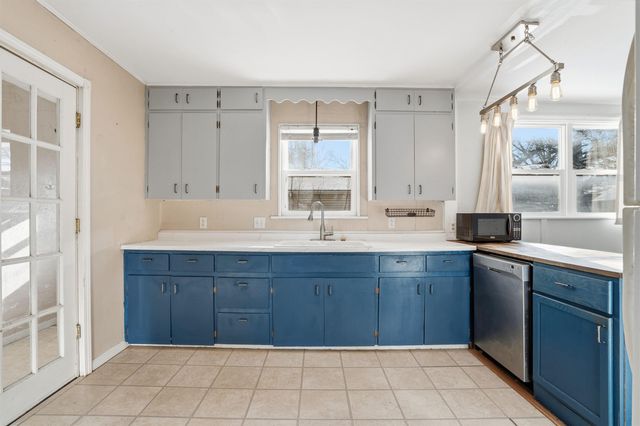 814 E Mitchell Avenue, Waterloo, IA 50702