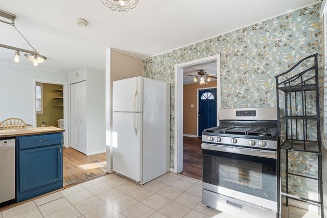 814 E Mitchell Avenue, Waterloo, IA 50702