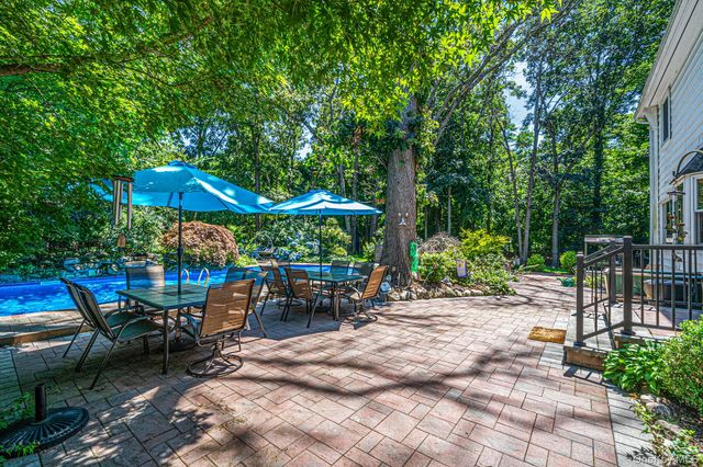 77 Shore Road, Mount Sinai, NY 11766