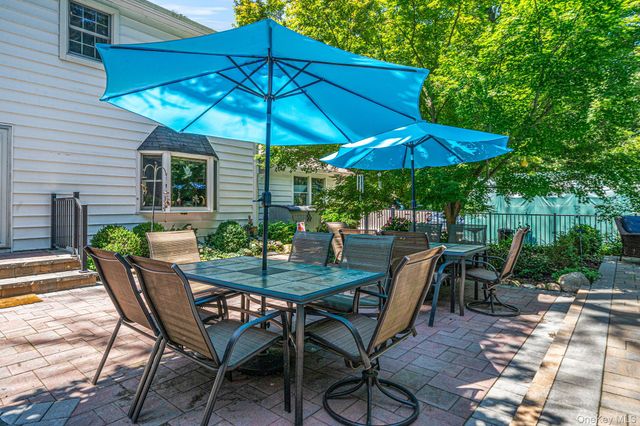 77 Shore Road, Mount Sinai, NY 11766