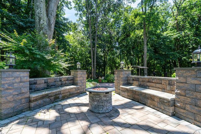 77 Shore Road, Mount Sinai, NY 11766