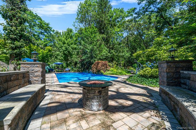 77 Shore Road, Mount Sinai, NY 11766