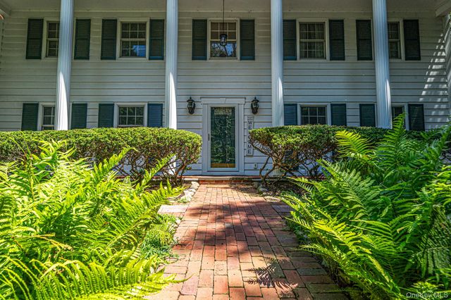 77 Shore Road, Mount Sinai, NY 11766