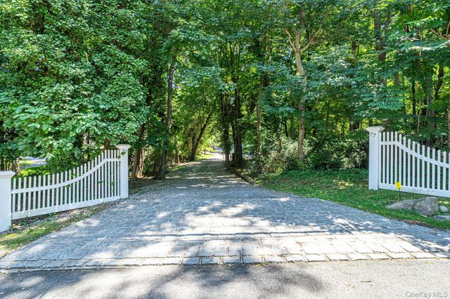 77 Shore Road, Mount Sinai, NY 11766