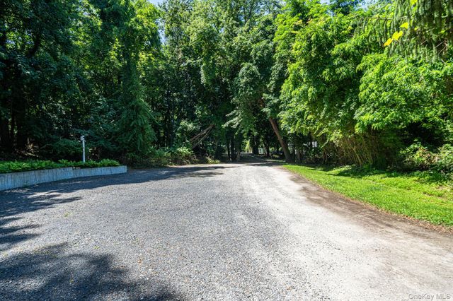 77 Shore Road, Mount Sinai, NY 11766