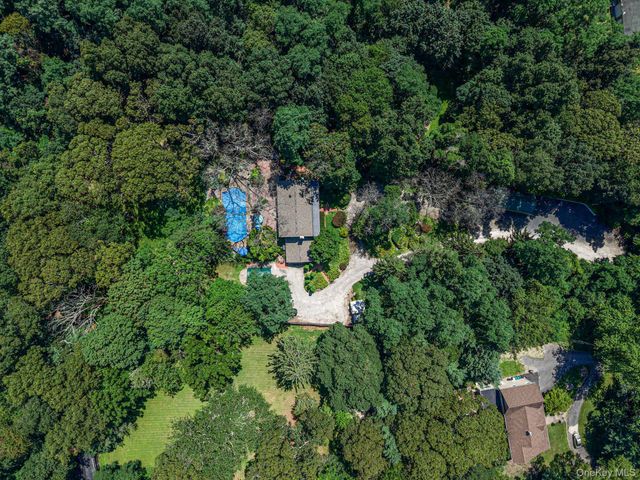 77 Shore Road, Mount Sinai, NY 11766