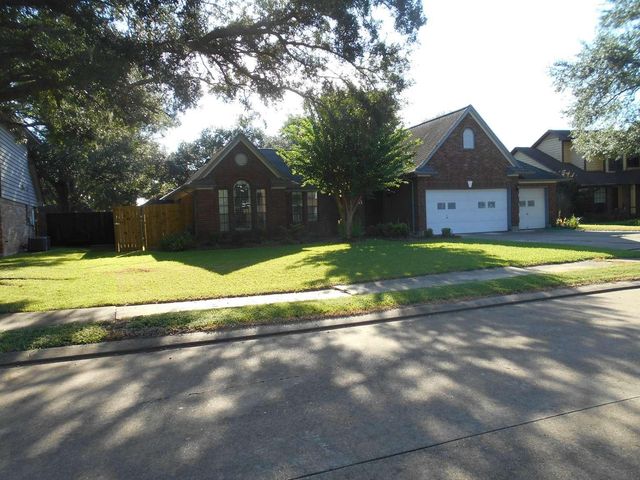 53 S Calla Lily Court, Lake Jackson, TX 77566