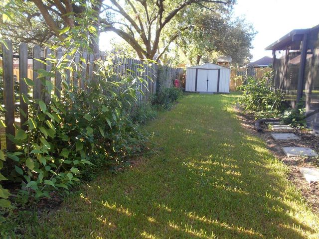 53 S Calla Lily Court, Lake Jackson, TX 77566