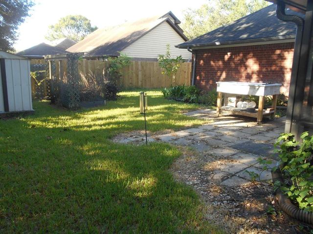 53 S Calla Lily Court, Lake Jackson, TX 77566
