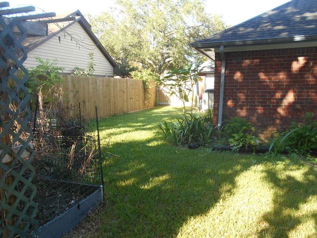 53 S Calla Lily Court, Lake Jackson, TX 77566