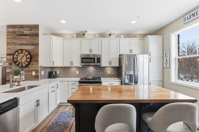 11916 Emery Village Drive N, Champlin, MN 55316