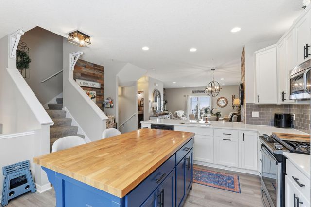 11916 Emery Village Drive N, Champlin, MN 55316