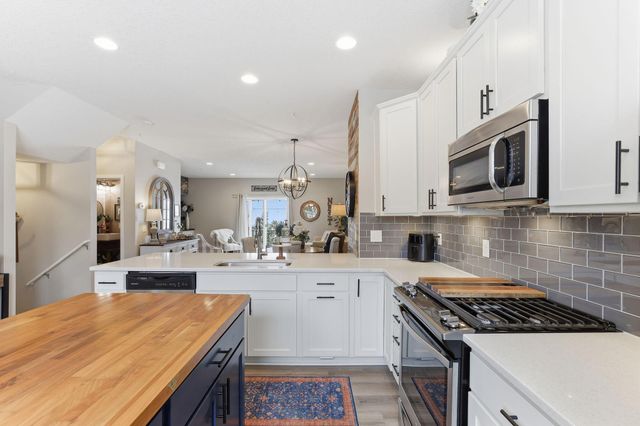 11916 Emery Village Drive N, Champlin, MN 55316