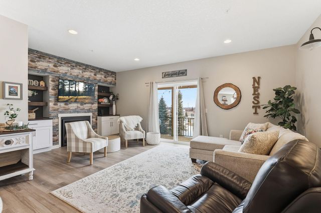 11916 Emery Village Drive N, Champlin, MN 55316