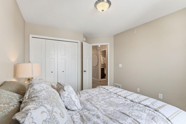 11916 Emery Village Drive N, Champlin, MN 55316