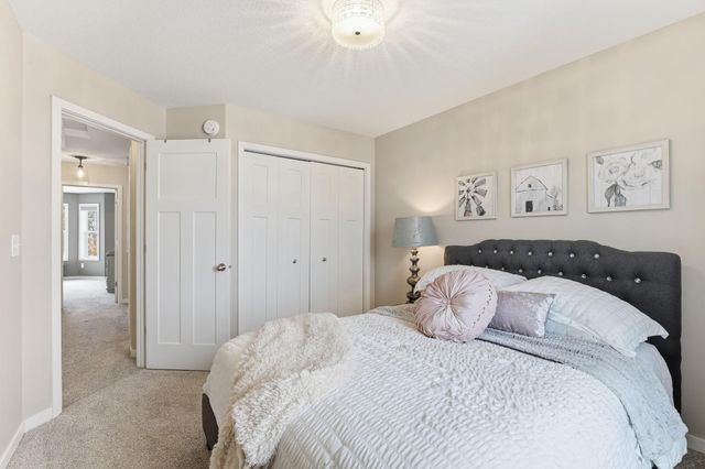 11916 Emery Village Drive N, Champlin, MN 55316