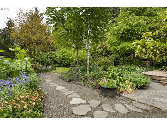 4255 CALAROGA Cir, West Linn, OR 97068