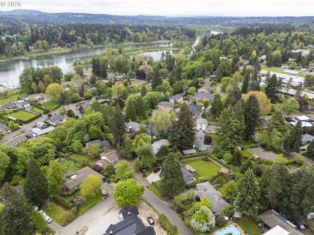 4255 CALAROGA Cir, West Linn, OR 97068