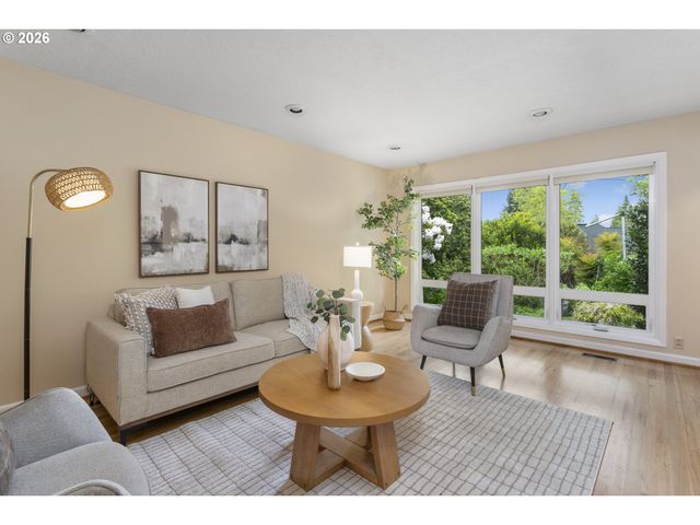 4255 CALAROGA Cir, West Linn, OR 97068