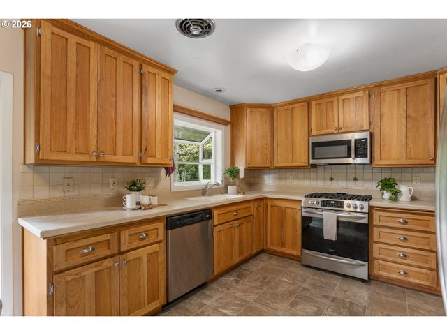 4255 CALAROGA Cir, West Linn, OR 97068