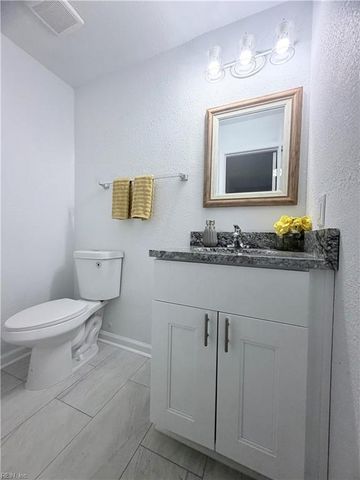 10 C C Spaulding DR, Hampton, VA 23666