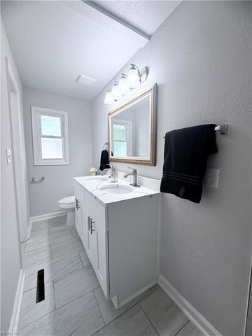 10 C C Spaulding DR, Hampton, VA 23666