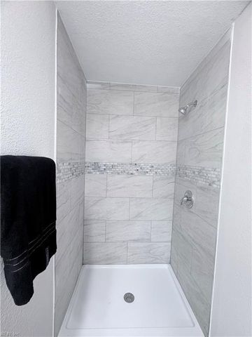 10 C C Spaulding DR, Hampton, VA 23666