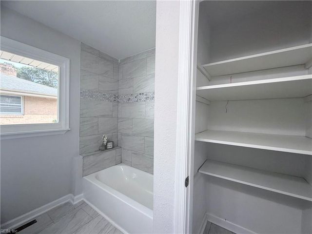 10 C C Spaulding DR, Hampton, VA 23666