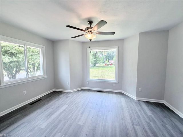 10 C C Spaulding DR, Hampton, VA 23666