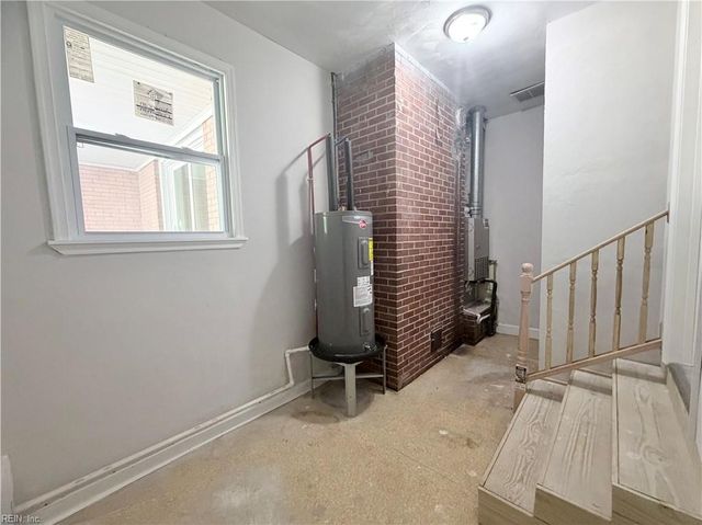 10 C C Spaulding DR, Hampton, VA 23666