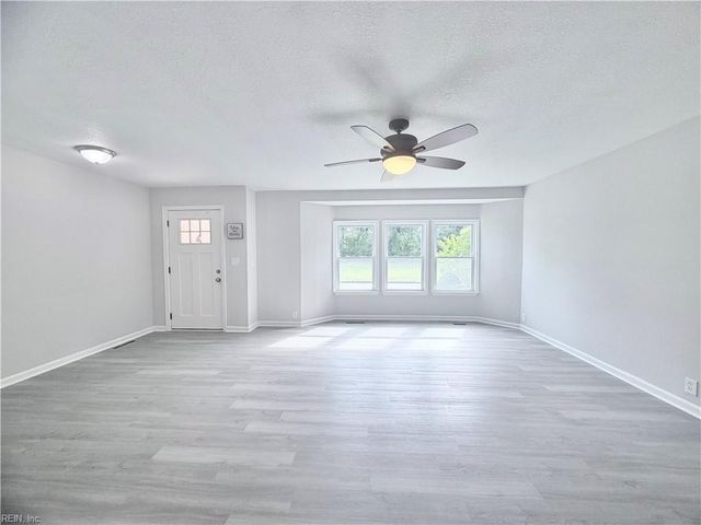 10 C C Spaulding DR, Hampton, VA 23666